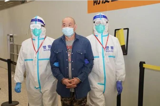 外逃20年的职务犯罪嫌疑人许国俊被强制遣返回国