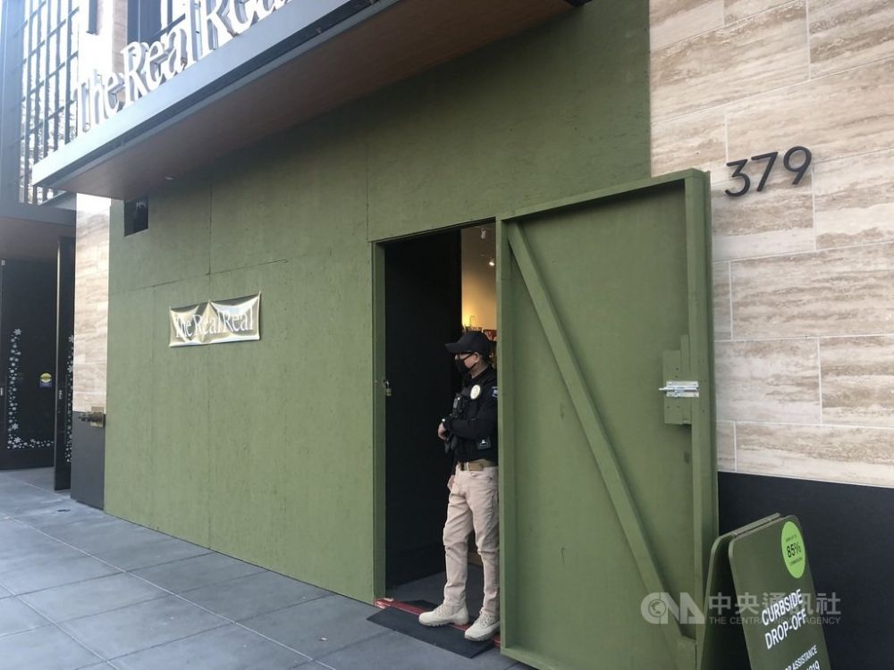 旧金山最特殊的景象是大量警力进驻观光客密集的联合广场商圈