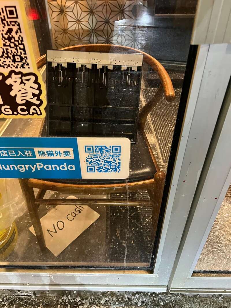 加拿大大批华人餐馆、奶茶店被砸
