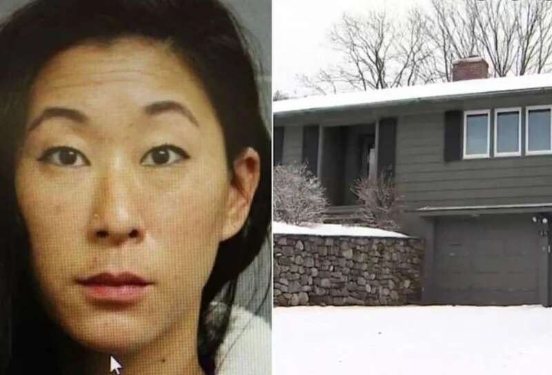 将两个不满12岁的孩子独自留在家中而被捕