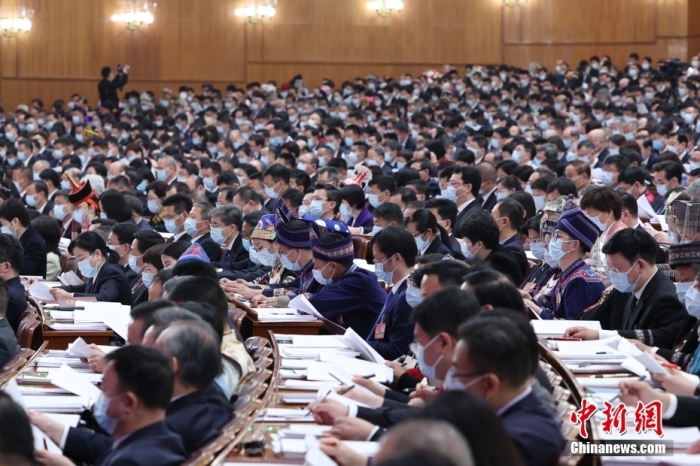 第十四届全国人民代表大会第一次会议在北京人民大会堂开幕